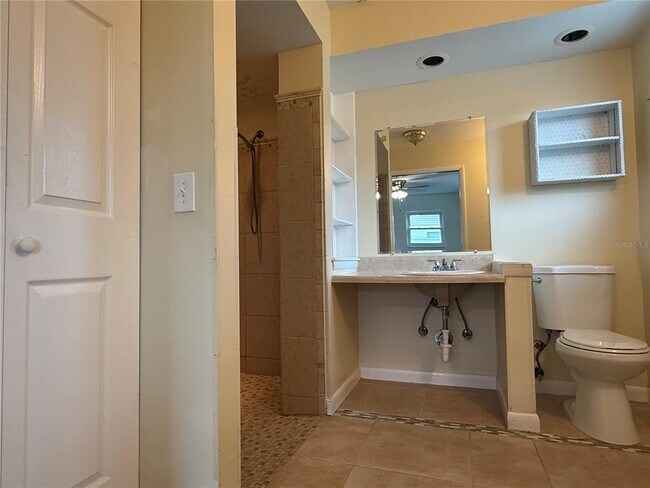 Building Photo - 6202 Brandon Cir