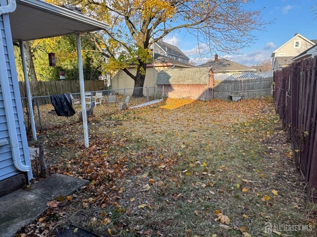 Building Photo - 317 Walnut St