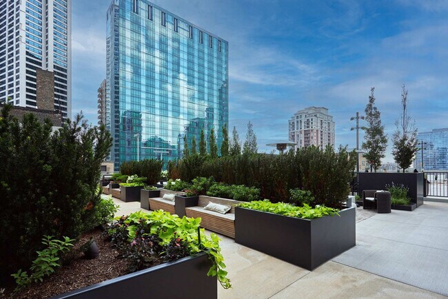 Building Photo - 1006 S Michigan Ave