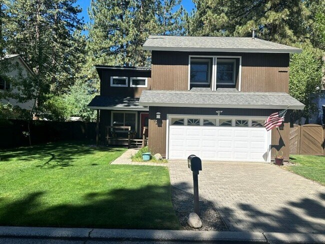 Building Photo - Lovely, fully furnished 3Bd 2.5 Ba home, pet friendly!! Call me today to inquire.