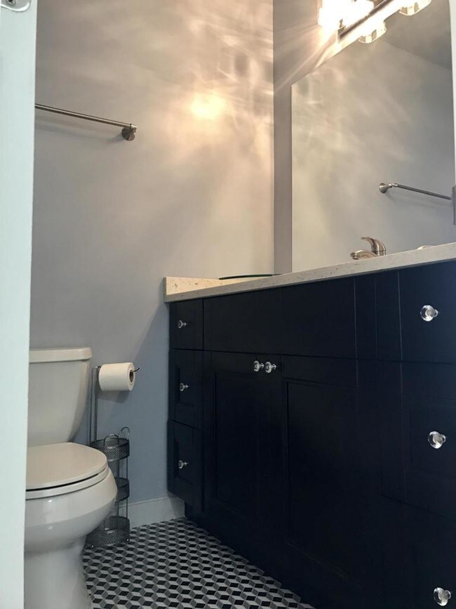 Building Photo - 5704 Channel Dr