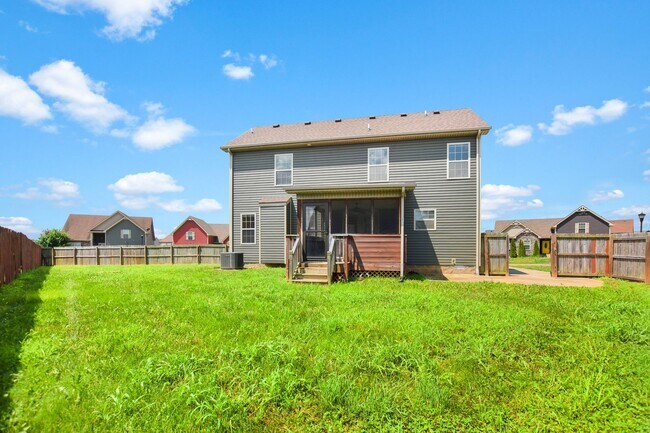 Building Photo - Pet Friendly Three Bedroom!