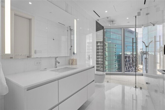Building Photo - 300 Biscayne Blvd Way