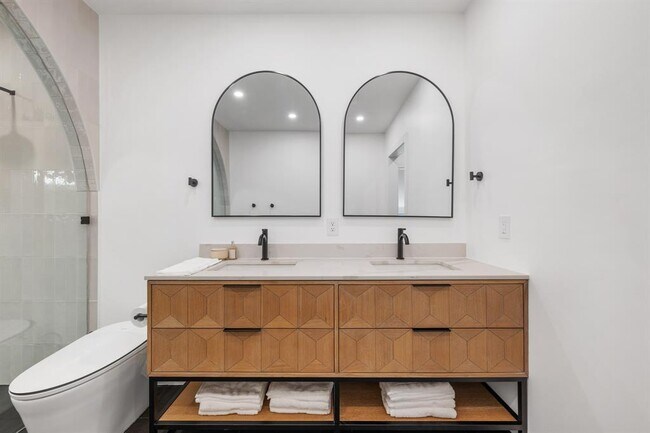 Building Photo - 2607 Pembrook Trail