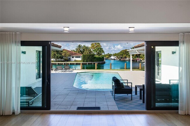 Building Photo - 524 Oleander Dr