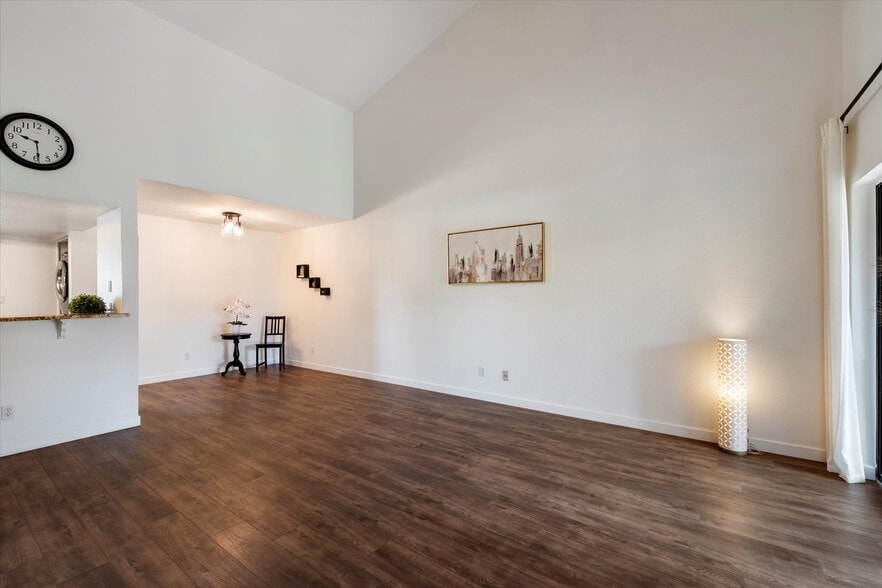 Building Photo - 9445 N 94th Pl