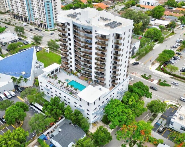 Building Photo - 2301 SW 27th Ave