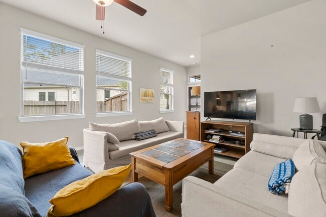 Building Photo - 248 Crest Edge St