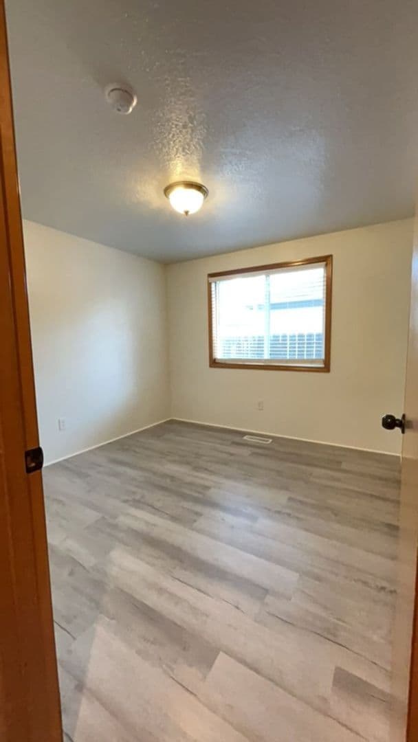 Building Photo - 3 Bedroom 2 Bath Single Family Home with 2...