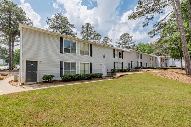 Building Photo - Affordable Living 20 Minutes from Everything Atlanta -2 Bedroom 2 1/2 Baths only $1300*