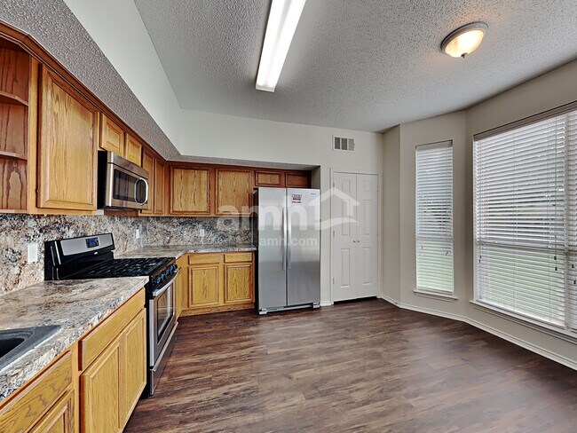 Building Photo - 3222 Blue Jay Ln