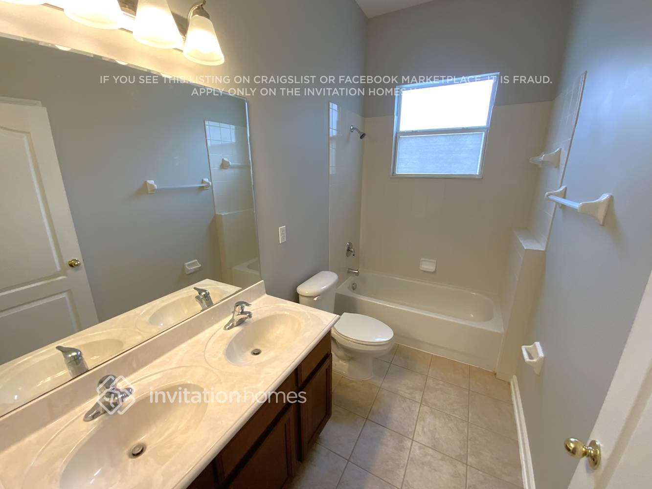 Building Photo - 153 Oak Common Ave