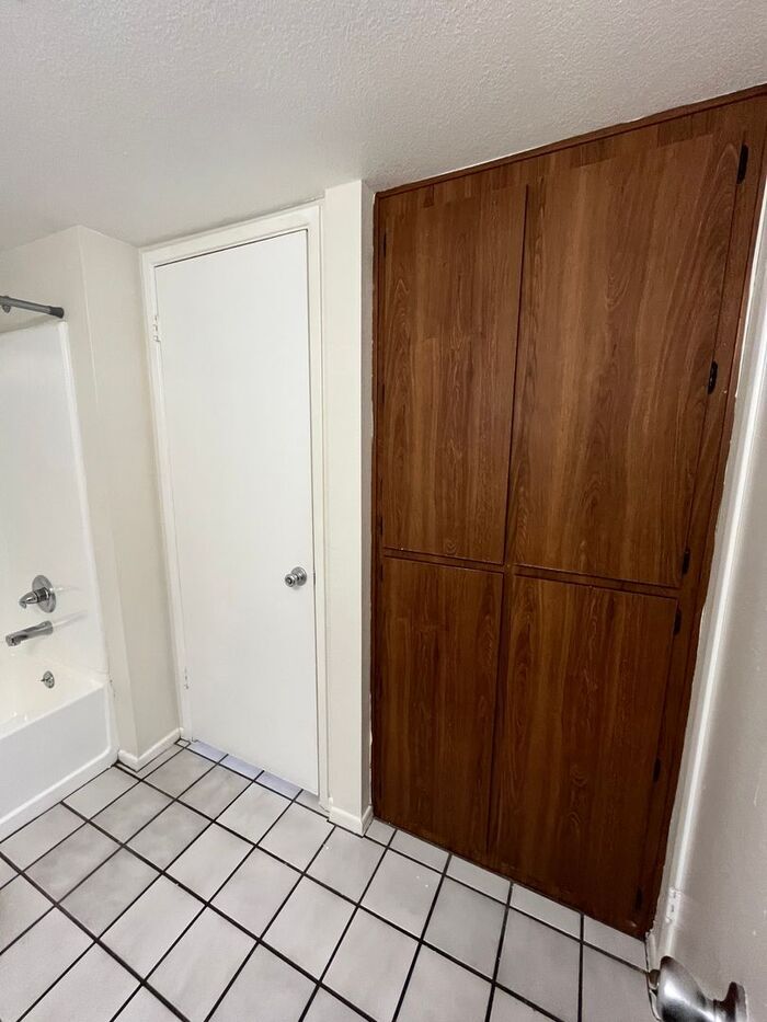 Building Photo - 1201 S McClintock Dr