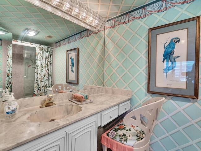 Building Photo - 1537 E Hillsboro Blvd