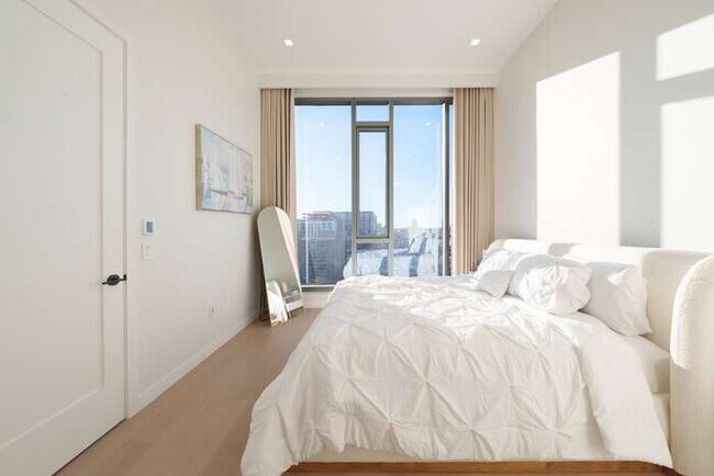 Building Photo - 35-32 Leavitt St