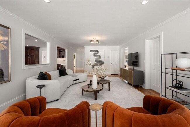 Building Photo - 150 Country Club Rd