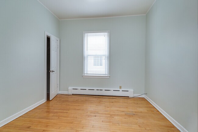 Building Photo - 2650 N Saint Louis Ave