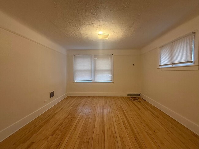 Building Photo - 335/337 Ardmore Dr