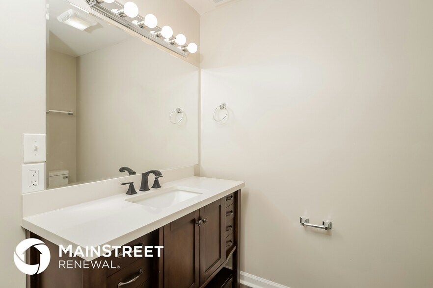 Building Photo - 66 Seminole Rd NE