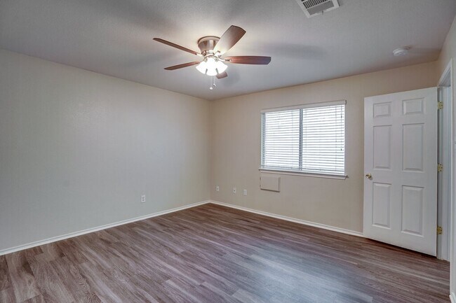 Building Photo - 9405 Rowlands Sayle Rd