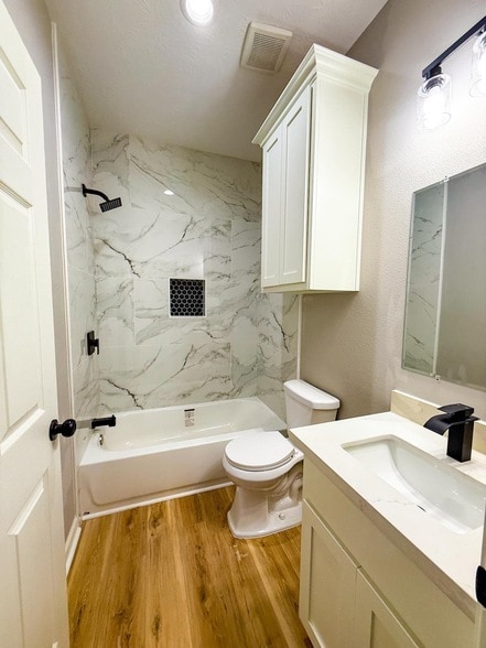 Building Photo - 780 Woodland St