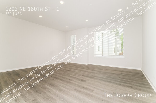 Building Photo - 1202 NE 180th St