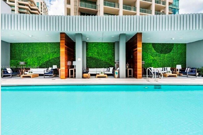 Building Photo - 2831 S Bayshore Dr