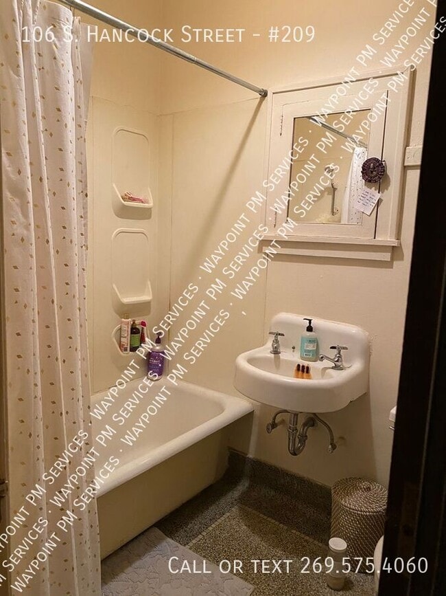 Building Photo - 106 S Hancock St