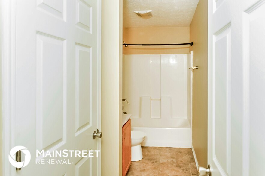 Building Photo - 8110 Meadow Bend Dr