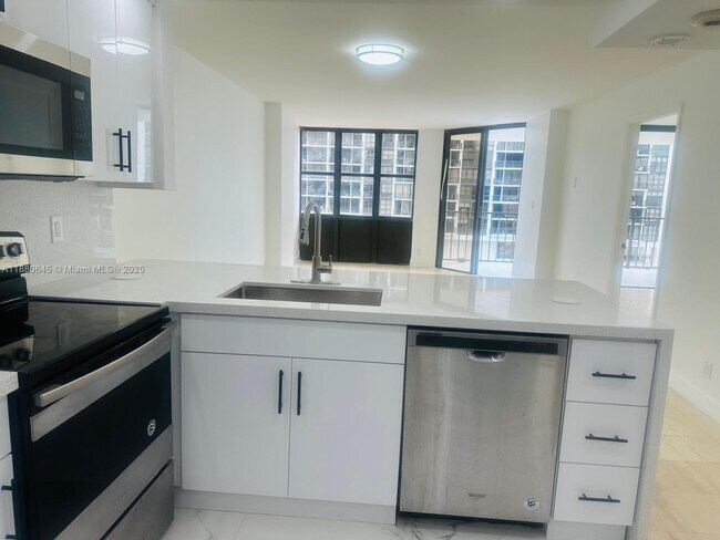 Building Photo - 1915 Brickell Ave