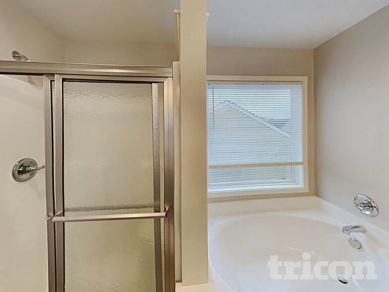 Building Photo - 919 Dovefield Ln