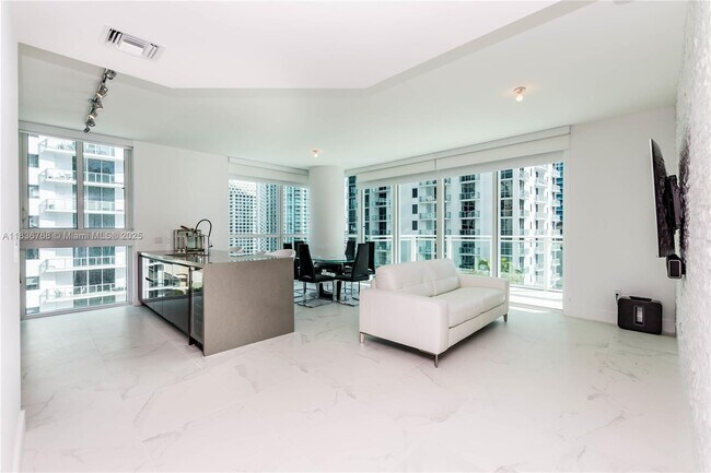 Primary Photo - 1080 Brickell Ave
