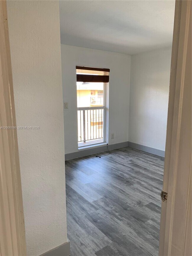 Building Photo - 241 S Royal Poinciana Blvd