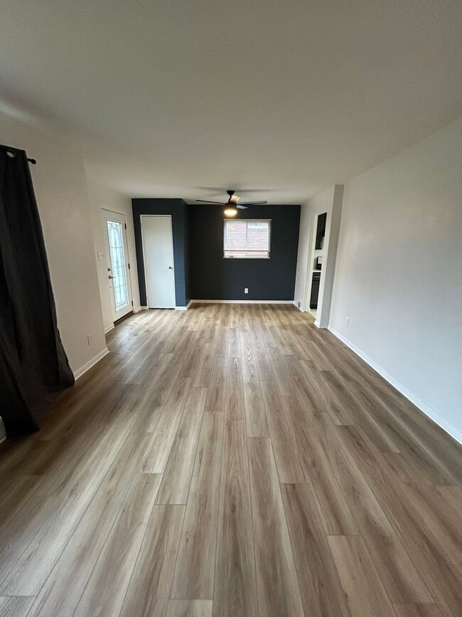 Building Photo - 506 Crescent Boulevard Extension