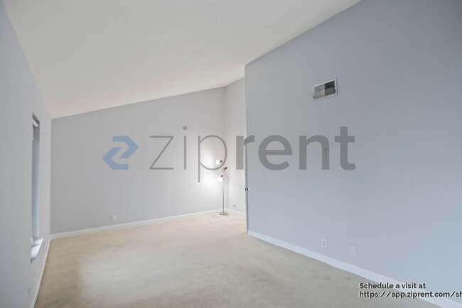 Building Photo - 567 Blue Jay Dr