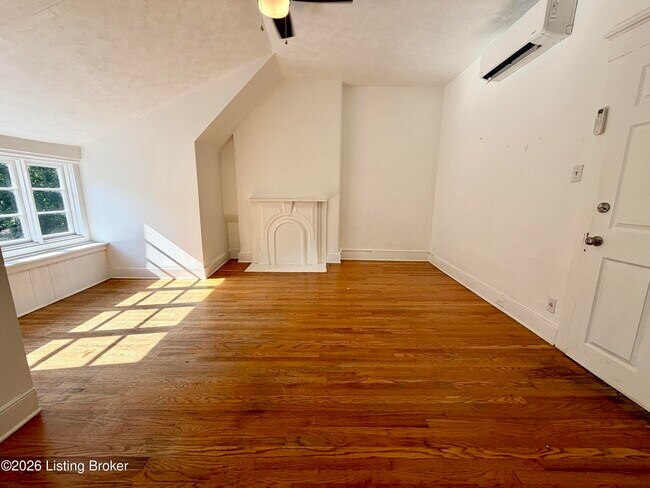 Building Photo - 1466 St James Ct