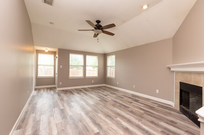 Building Photo - 2109 Hanakoa Falls Dr