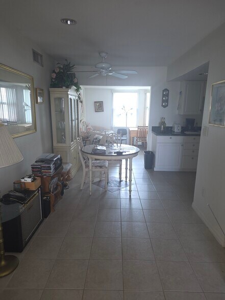Building Photo - 4158 Tamiami Trl