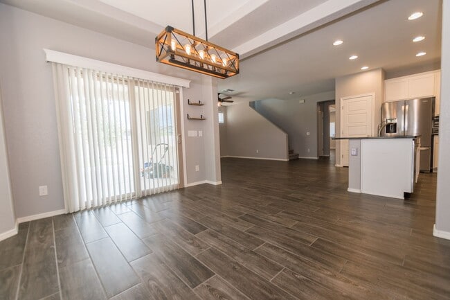 Building Photo - Beautiful 2-Story Home, 5 Bedroom, 3 Full ...