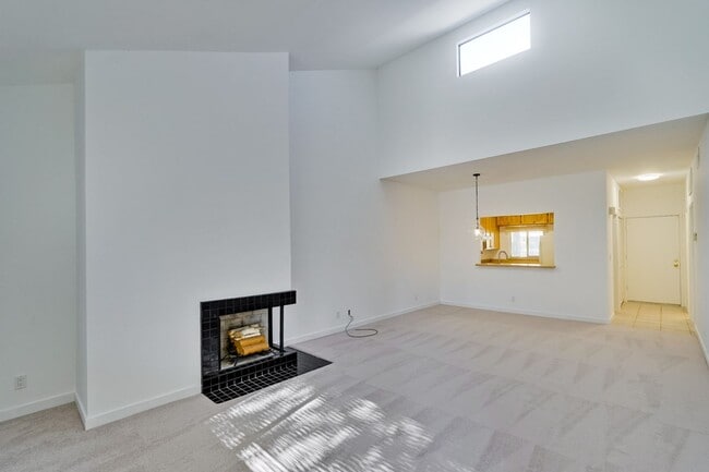 Building Photo - Cozy 1 Bed, 1 Bath Condo