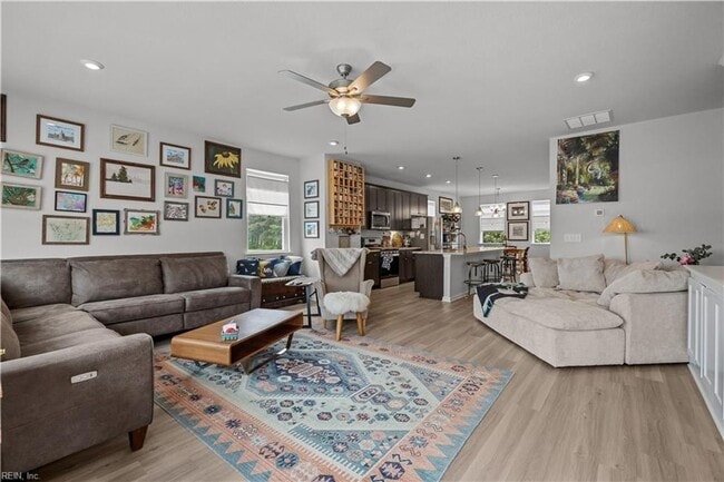 Building Photo - Luxury Living in Grassfield!