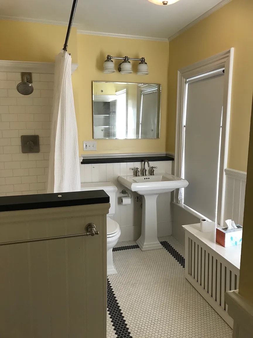 2nd floor bath - 5A Evergreen Ave