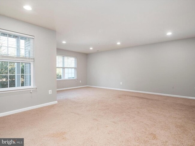 Building Photo - 7812 Sunhaven Way