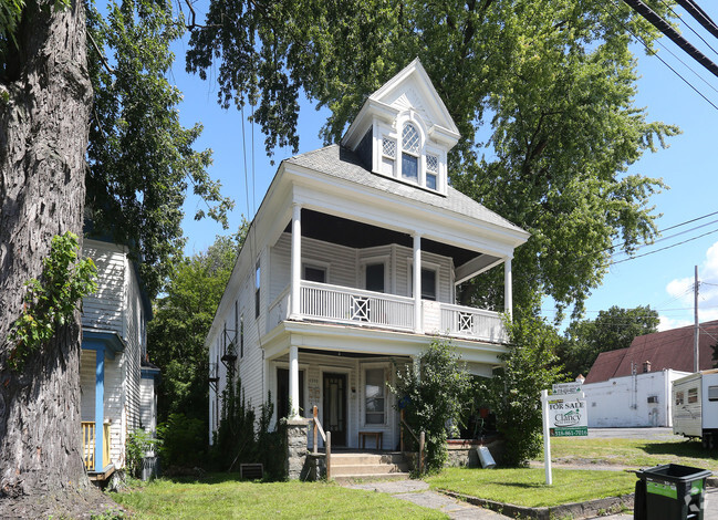 Building Photo - 1557 State St