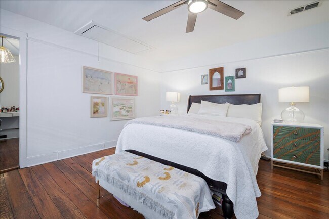 Building Photo - 237 Coming St