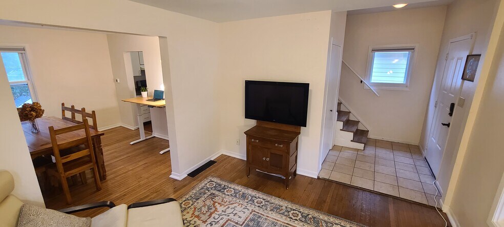 Building Photo - 1524 33rd St