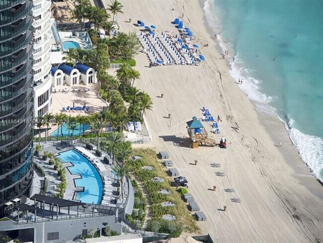 Building Photo - 18555 Collins Ave