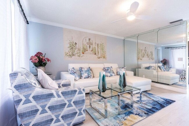 Building Photo - 343 Balsam St