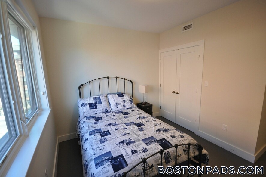 Building Photo - 659 Massachusetts Ave