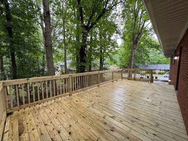 Building Photo - 2205 Hathaway Dr
